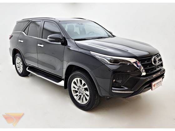 TOYOTA HILUX SW4 2.8 D-4D TURBO DIESEL SRX 7L 4X4 AUTOMÁTICO